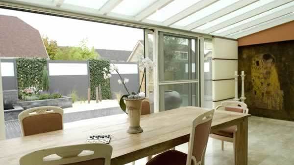 Open witte veranda
