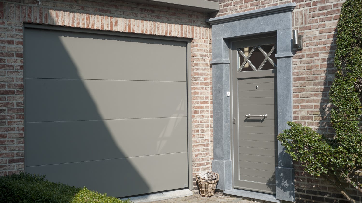 PVC deur en garage